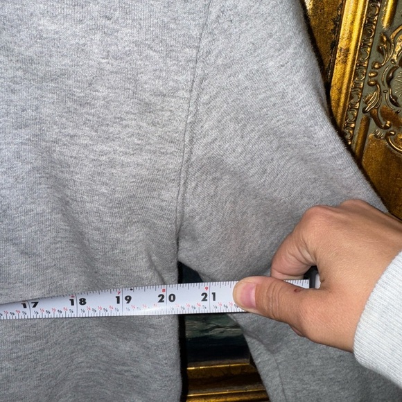 Good American Gray Leo the Lion Crewneck Boyfriend Sweatshirt Size 2 (Medium) - Picture 9 of 10